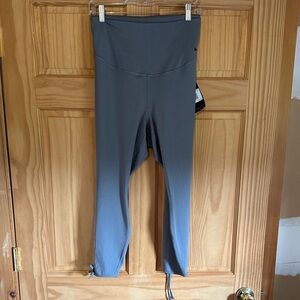 Nike Women’s Gray Keyhole Leggings